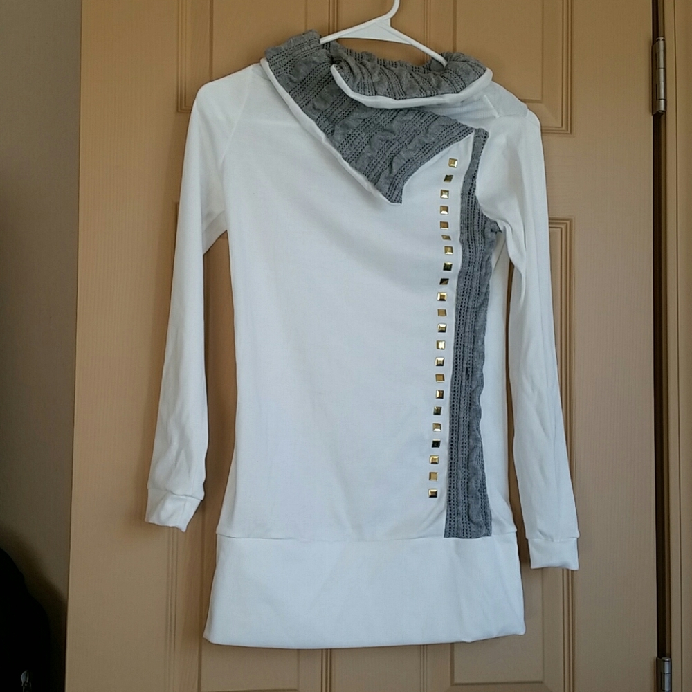NWOT White and gray sweater